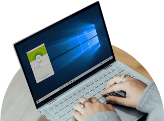 Použití ExpressVPN na laptopu Windows.